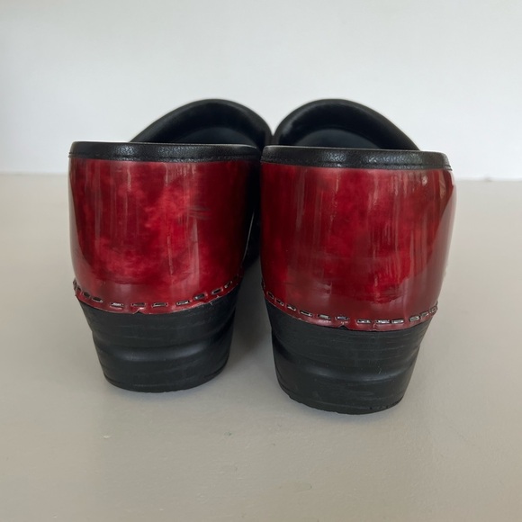 Sanita Women's Professional Ariana Mule Clog in Red Marbled Patent, size 41 - Picture 3 of 12